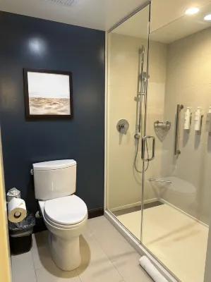Hilton Garden Inn Waikiki Beach, Honolulu Rooms Photos