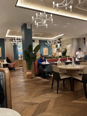 DoubleTree by Hilton London Victoria Dining Photos