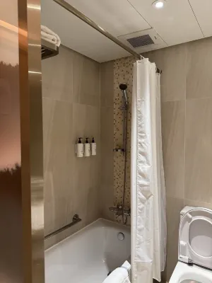 B P International Kamar Photos