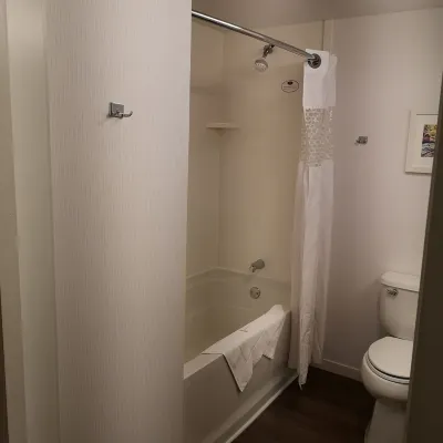 Hampton Inn & Suites by Hilton Truro Rooms Photos