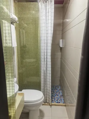 Haifa Hotel (Global Harbor Jinshajiang Road Subway Station) Camere Photos