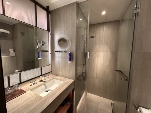 The Emperor Hotel Kamar Photos