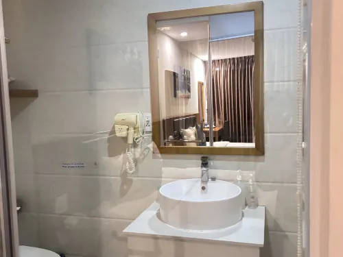 La Beach Hotel Kamar Photos