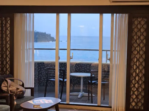 Kanehide Kise Beach Palace Photos