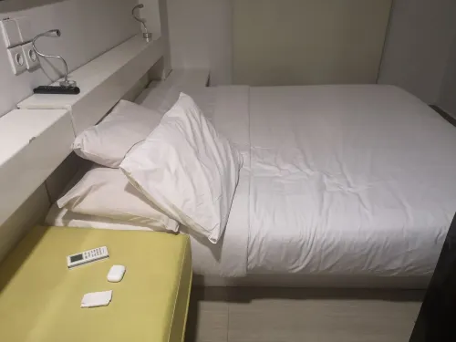 Mars City Hotel Kamar Photos
