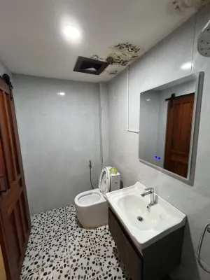 We House Guest House Kamar Photos