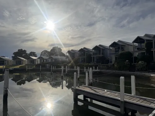 Captains Cove Resort - Waterfront Apartments Circondario Photos