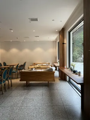 Allure Hotel Restauration Photos