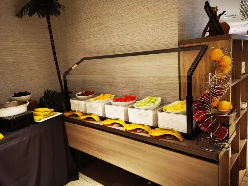 Renaissance Newport Beach Hotel Restauration Photos