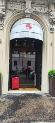 Monti Palace Hotel Esterni Photos