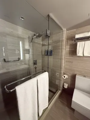 Millennium Hilton New York One UN Plaza Rooms Photos