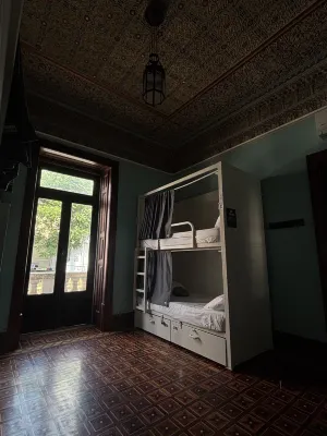 Sant Jordi Hostels Lisbon Zimmer Photos