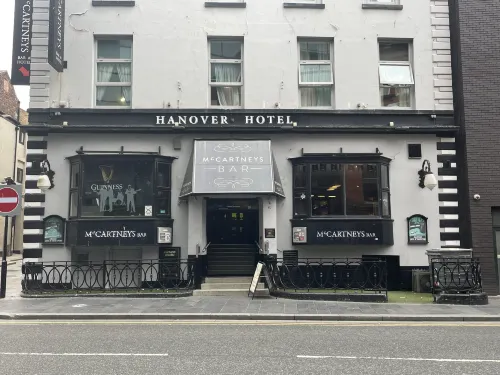 Hanover Hotel & McCartney's Bar Exterior Photos