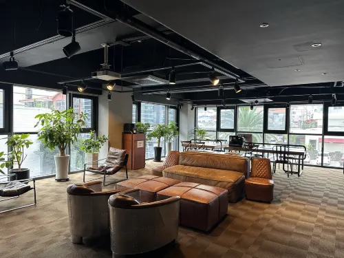 Hotel Alice and Trunk Area Publik Photos