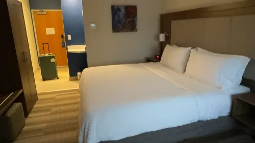 Holiday Inn Express Vancouver Airport-Richmond Rooms Photos