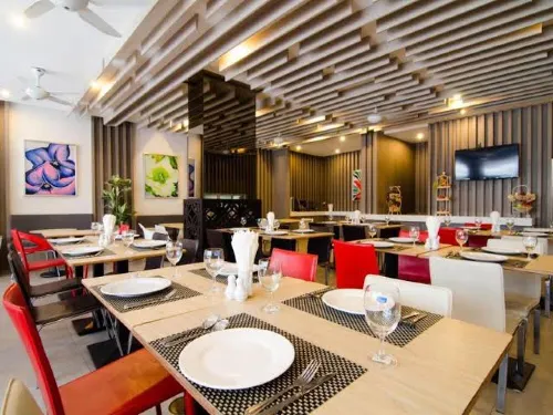 Mirage Express Patong Phuket Hotel Питание Photos