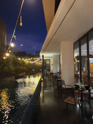 Hotel NEO Tendean Makanan Photos
