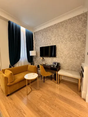 H10 Palazzo Canova Rooms Photos