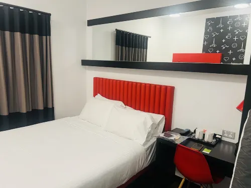 Essence Hotel Carlton Zimmer Photos