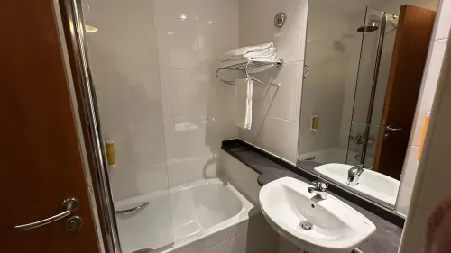 Premier Inn Abu Dhabi Capital Centre Rooms Photos