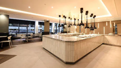 Royal National Hotel Restauration Photos