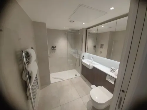 Cove - Landmark Pinnacle Rooms Photos