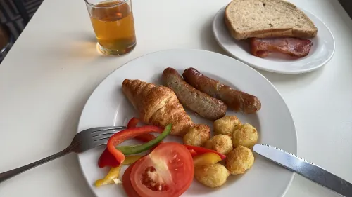Hampton by Hilton Birmingham Broad Street Dining Photos