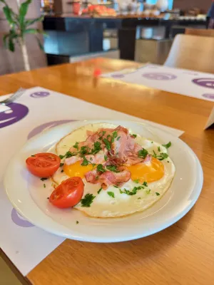 Point Hotel Barbaros Dining Photos