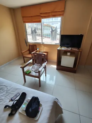 Sri Chumphon Hotel Chambres Photos
