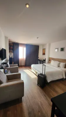 C Central Hotel Номера Photos