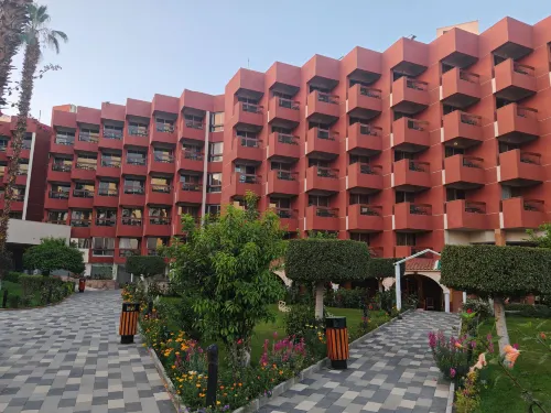 Pyramisa Hotel Luxor Exterior Photos