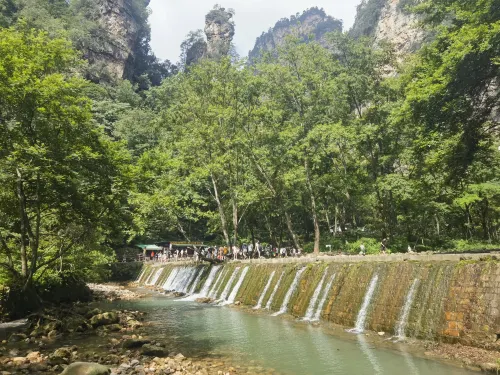 Borrman International Hotel (Zhangjiajie National Forest Park Biaozhimen) Dekat Hotel Photos