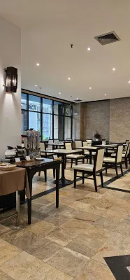 Pinnacle Lumpinee Park Hotel Restauration Photos