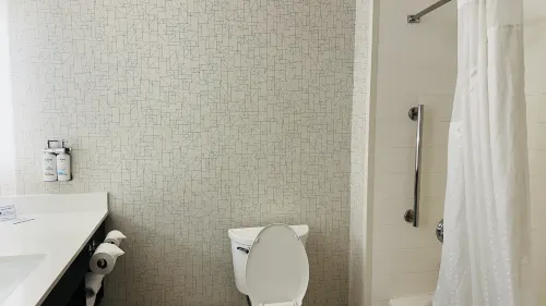 Holiday Inn Express Madera-Yosemite PK Area Rooms Photos