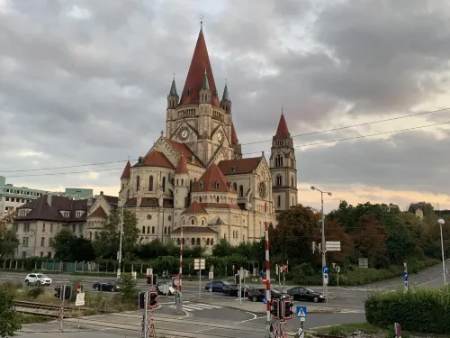 Novotel Suites Wien City Donau بالقرب من الفندق Photos