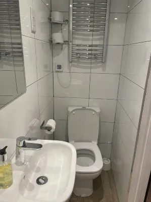 Crestfield Hotel Rooms Photos