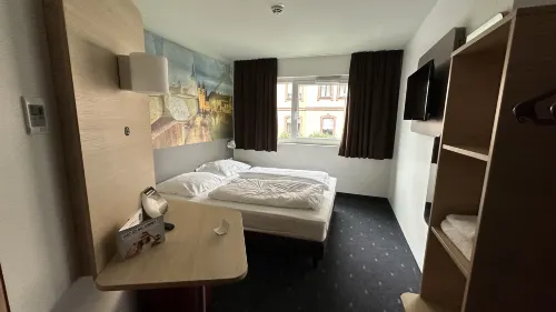 B&B HOTEL Würzburg-City Camere Photos