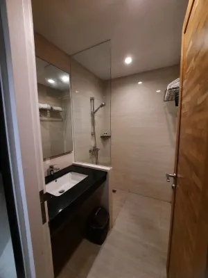 Pollos Hotel & Gallery Rembang Kamar Photos