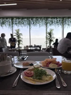 The Bentley Luxury Hotel & Suites Питание Photos