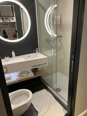 Moxy Edinburgh Fountainbridge Zimmer Photos