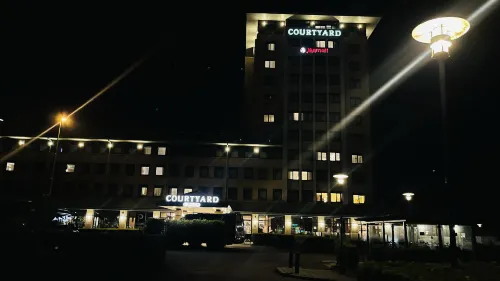Courtyard Amsterdam Airport Exterior Photos