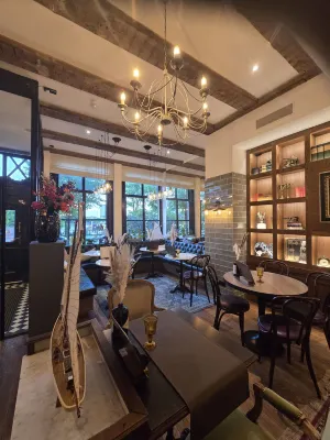 The Hendrick's Hotel Restauration Photos