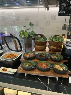 Padma Hotel Semarang Makanan Photos