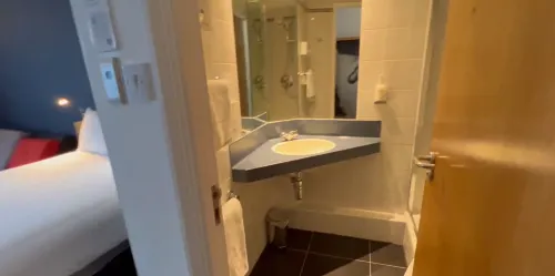 Holiday Inn Express Warwick - Stratford-Upon-Avon Rooms Photos