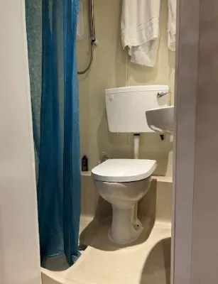 Saint James Backpackers Rooms Photos
