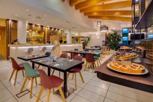 Holiday Inn Bologna - Fiera Restauration Photos