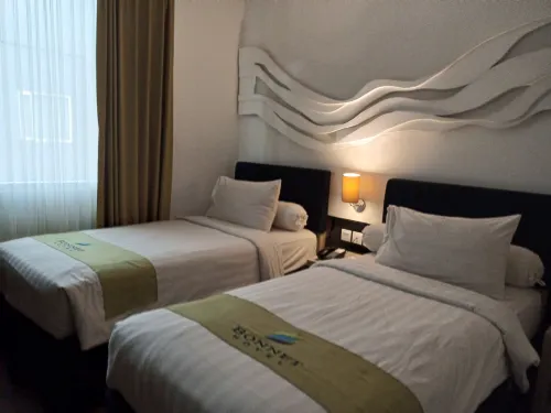 Bonnet Hotel Surabaya Zimmer Photos