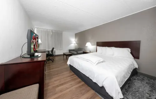 Days Inn & Suites by Wyndham Columbia Airport Kamar Photos