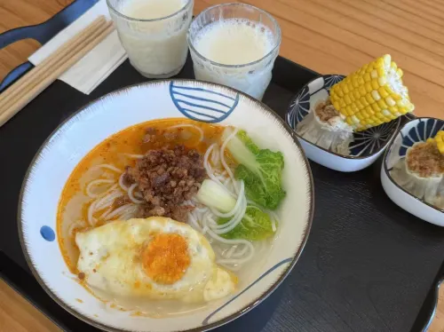 醒在山野｜日照金山·雪山觀景民宿 餐飲 Photos