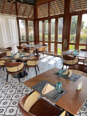 Choasis Hotel Dining Photos
